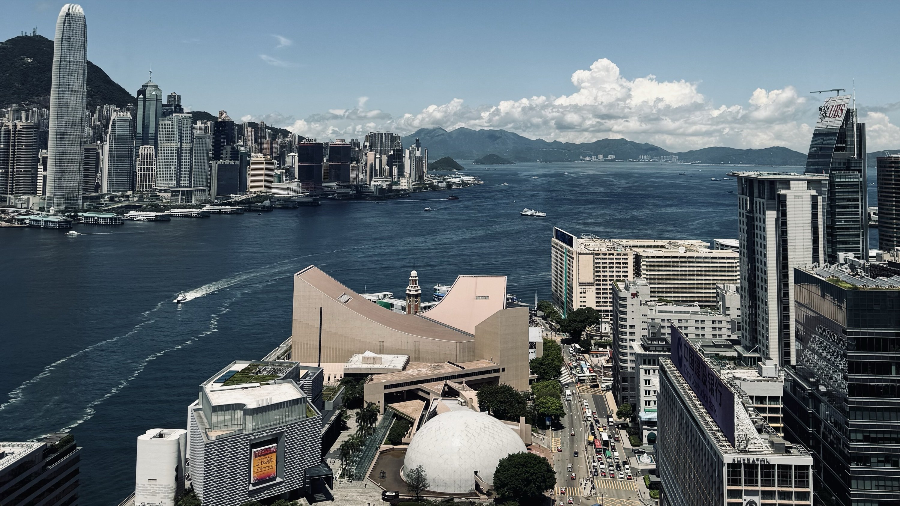 Hong Kong harbor horizon — Nbidea, a house from Hong Kong
